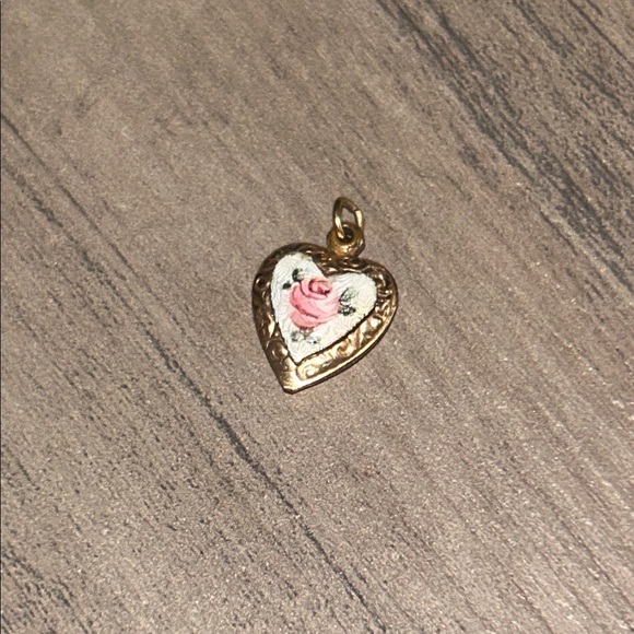 🌿Antique Rose Heart Charm Pendant - Picture 1 of 2